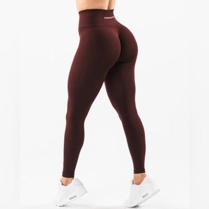 Alphalete Amplify leggings in Sangria NEW size small